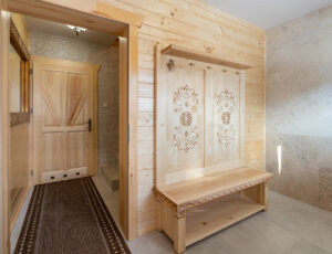 Wejście przez dużą garderobę.