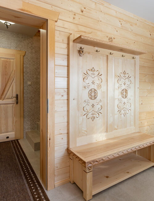 Wejście przez dużą garderobę.