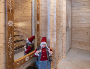 Przedpokój z panią Mikołaj.