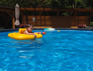 Podgrzewany basen ogrodowy z wodą gotową do kąpieli