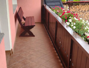 Duzy balkon z widokiem na góry