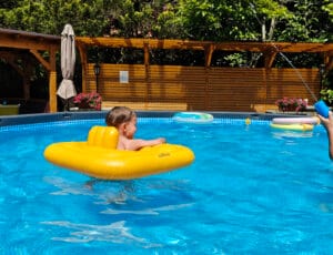 Podgrzewany basen ogrodowy z wodą gotową do kąpieli