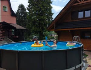 Podgrzewany basen ogrodowy z wodą gotową do kąpieli